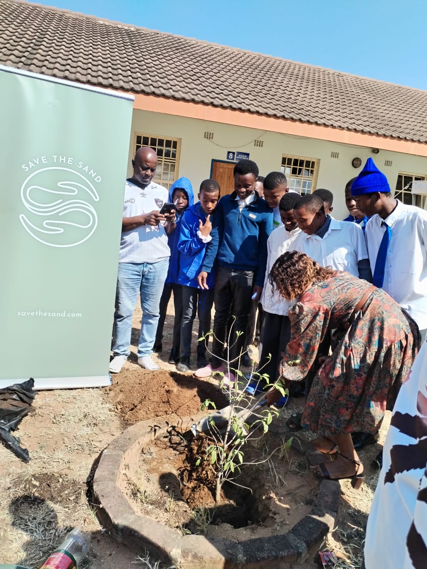 Schoolchildren close to the planting, watching the work.